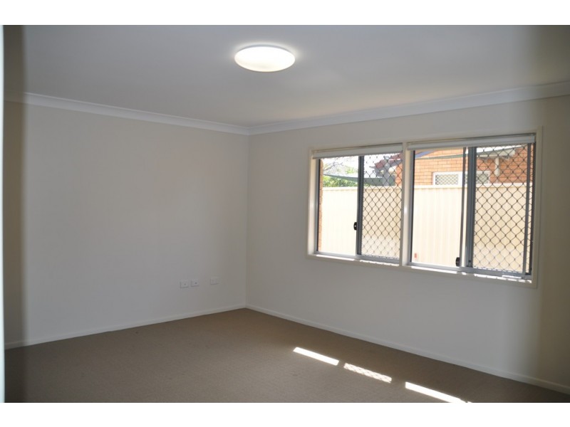 4 Woodsiana Street, Robertson QLD 4109