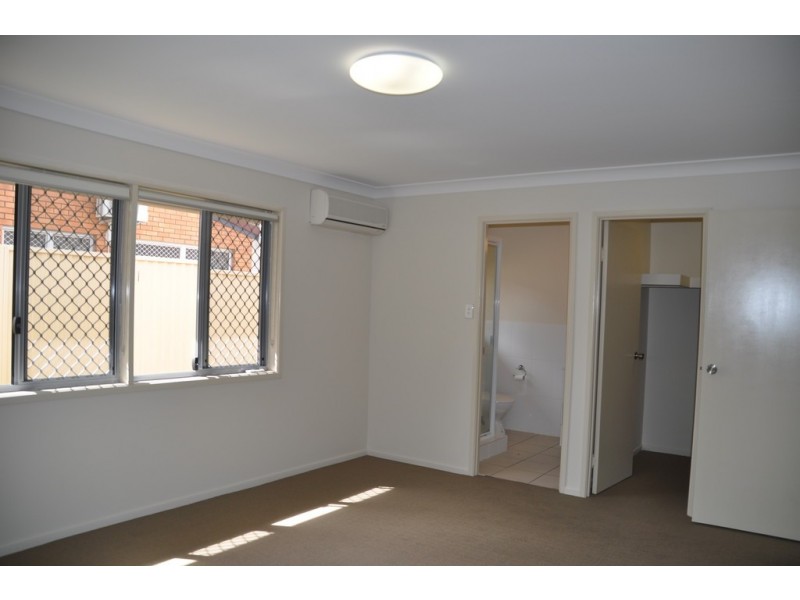 4 Woodsiana Street, Robertson QLD 4109