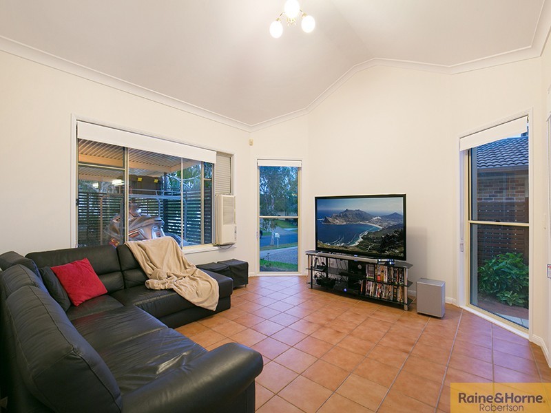 10 Daffodil Crescent, Calamvale QLD 4116