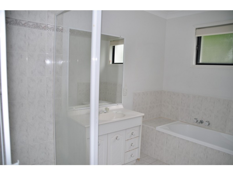 17 Regency Place, Kenmore Hills QLD 4069