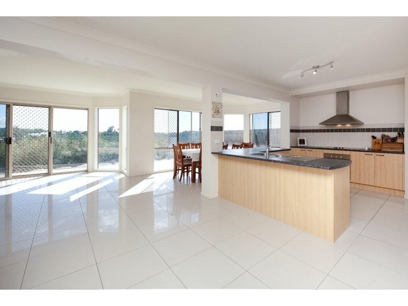 8 Waterview Ct, Springfield Lakes QLD 4300