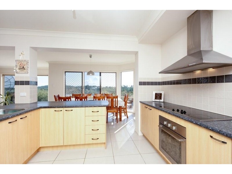 8 Waterview Ct, Springfield Lakes QLD 4300