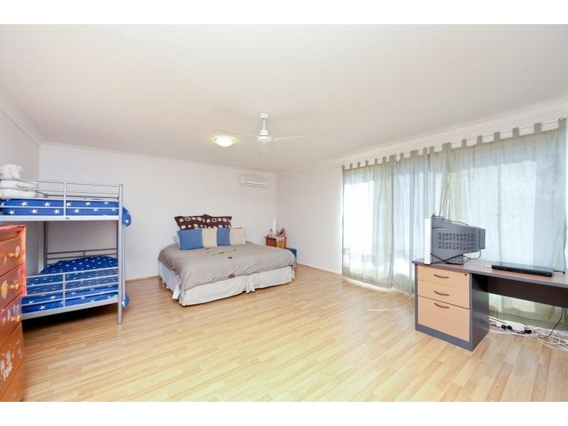 8 Waterview Ct, Springfield Lakes QLD 4300