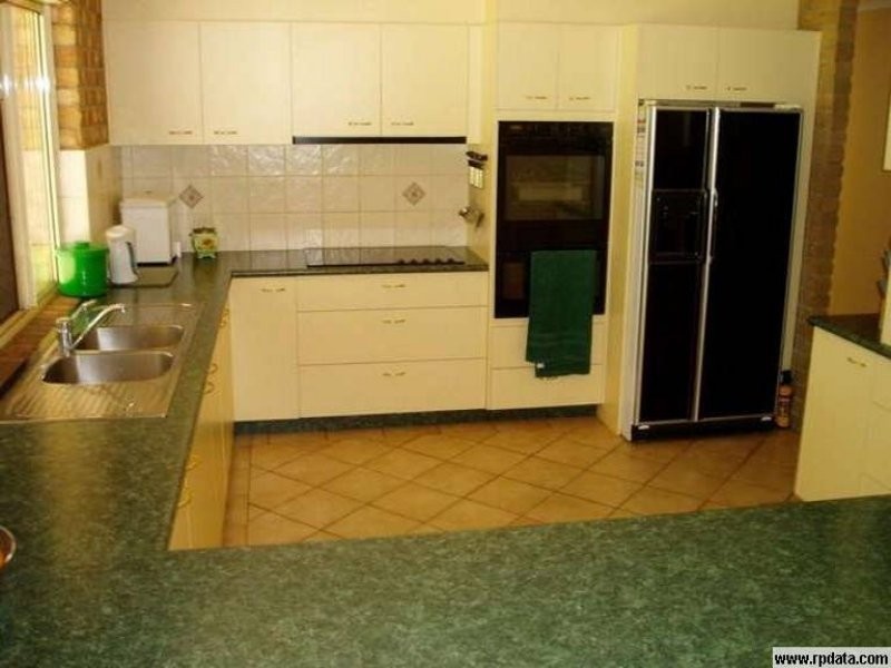 122 WINSTON ROAD, Sheldon QLD 4157