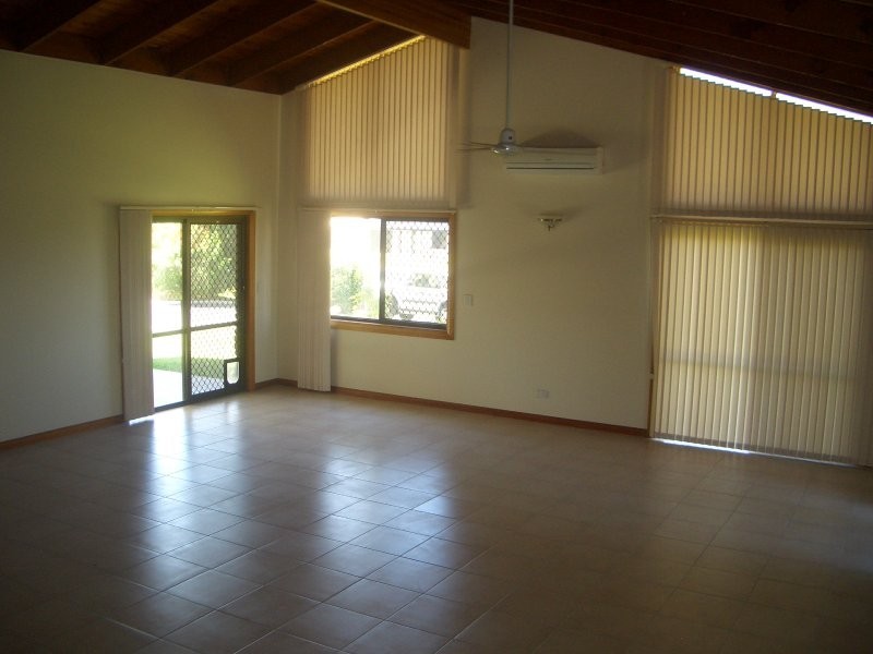 7 Resi Drive, Regents Park QLD 4118