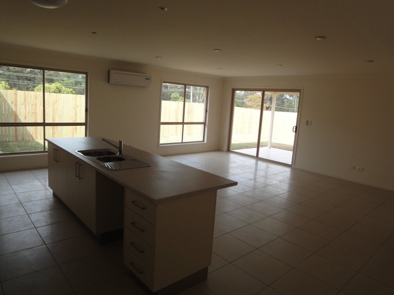 4 Dily Street, Hillcrest QLD 4118