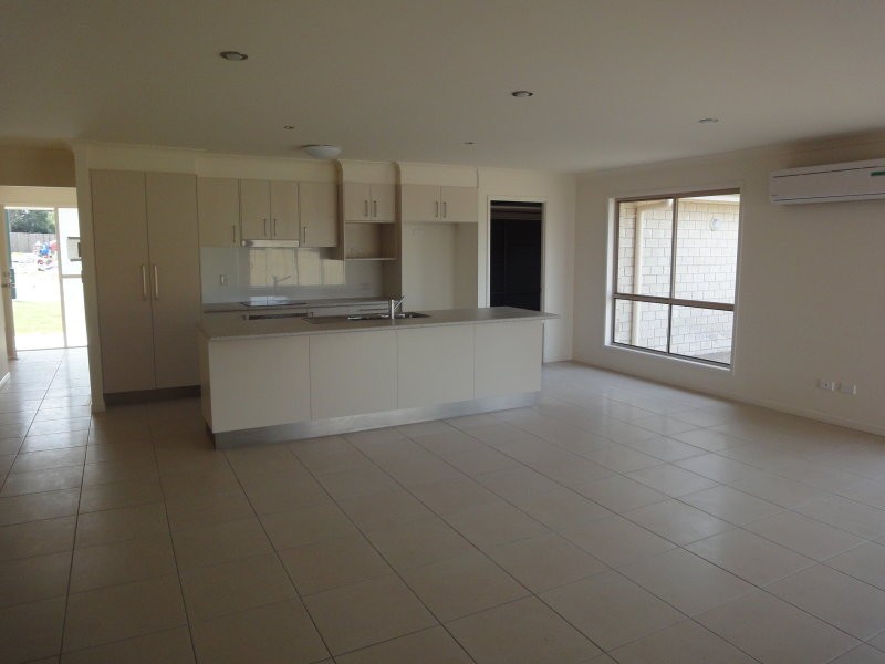 4 Dily Street, Hillcrest QLD 4118