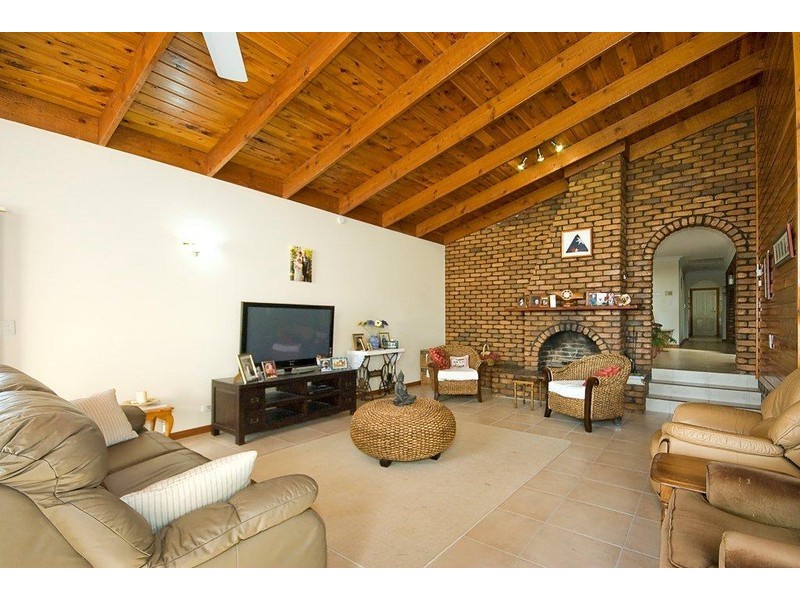 7 Resi Drive, Regents Park QLD 4118