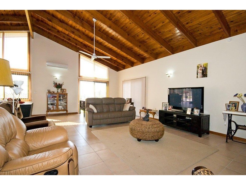 7 Resi Drive, Regents Park QLD 4118