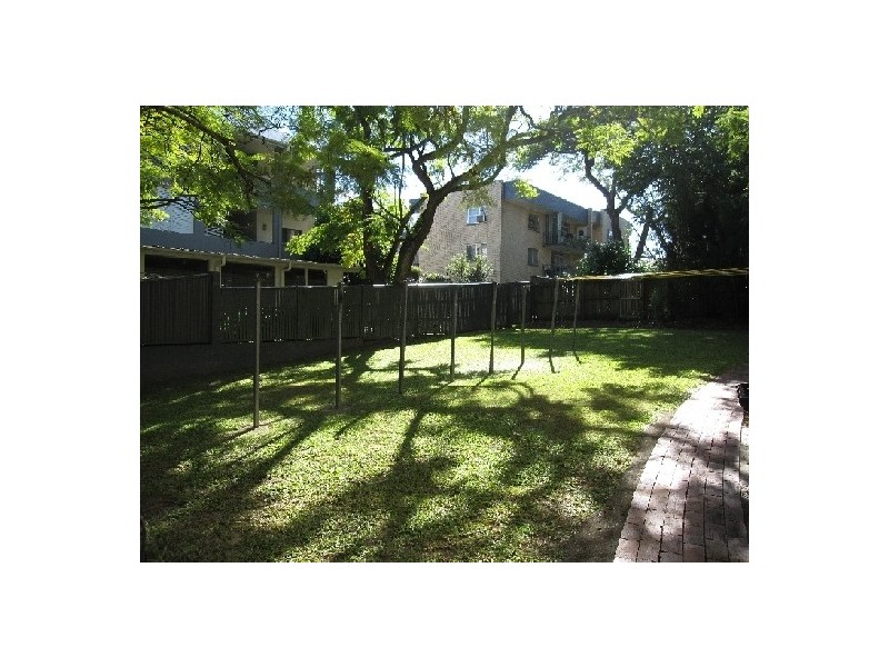 1/133 Central Av, Indooroopilly QLD 4068