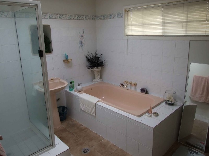 27 Mayes Av, Logan Central QLD 4114