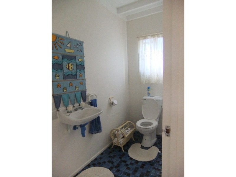 27 Mayes Av, Logan Central QLD 4114