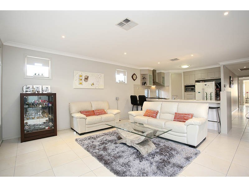 16 Trevi Close, Eight Mile Plains QLD 4113