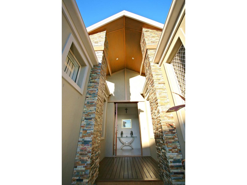 16 Trevi Close, Eight Mile Plains QLD 4113