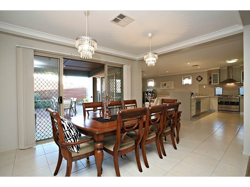 16 Trevi Close, Eight Mile Plains QLD 4113