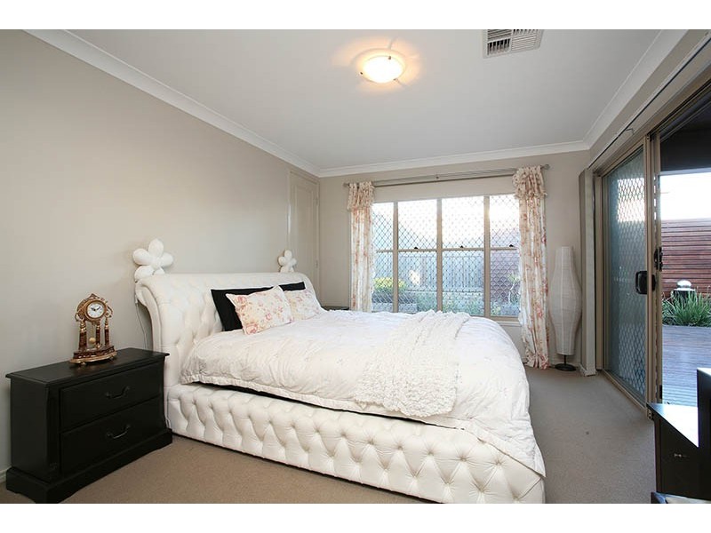 16 Trevi Close, Eight Mile Plains QLD 4113