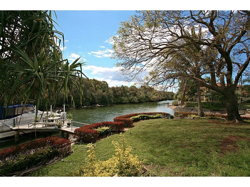 15 ENSENADA COURT, Broadbeach Waters QLD 4218