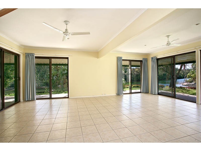 15 ENSENADA COURT, Broadbeach Waters QLD 4218