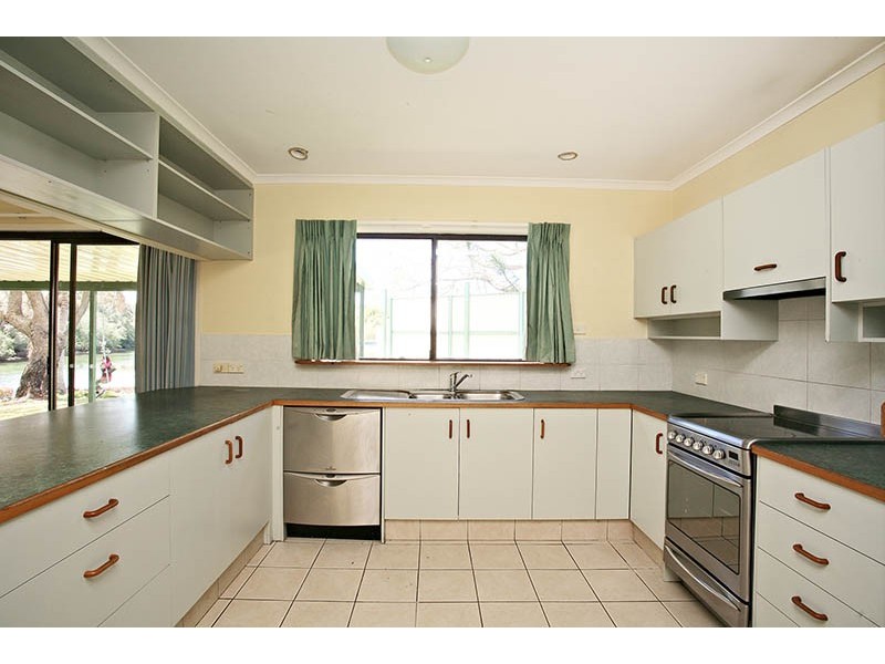 15 ENSENADA COURT, Broadbeach Waters QLD 4218