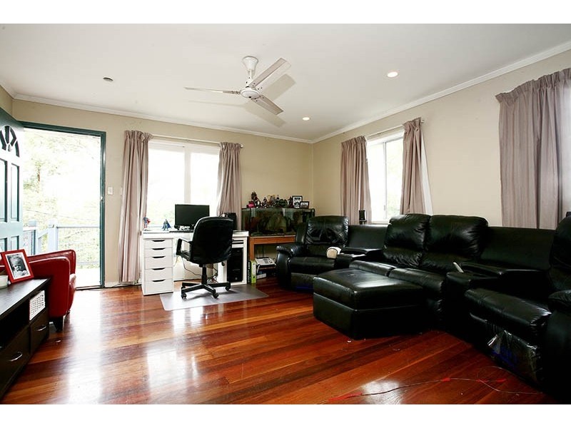 1 Roseglen St, Greenslopes QLD 4120