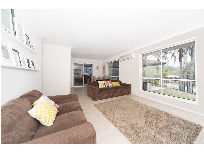35 Leighton Drive, Edens Landing QLD 4207