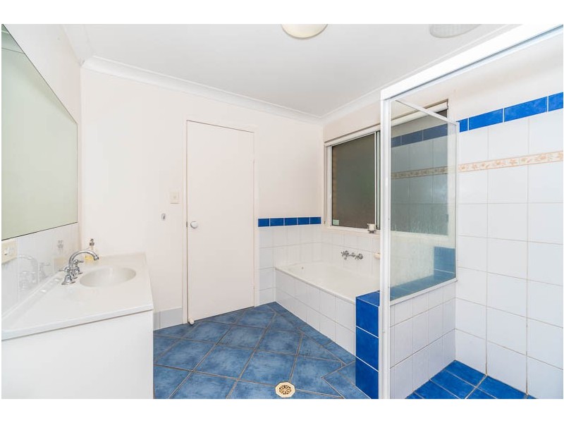 35 Leighton Drive, Edens Landing QLD 4207
