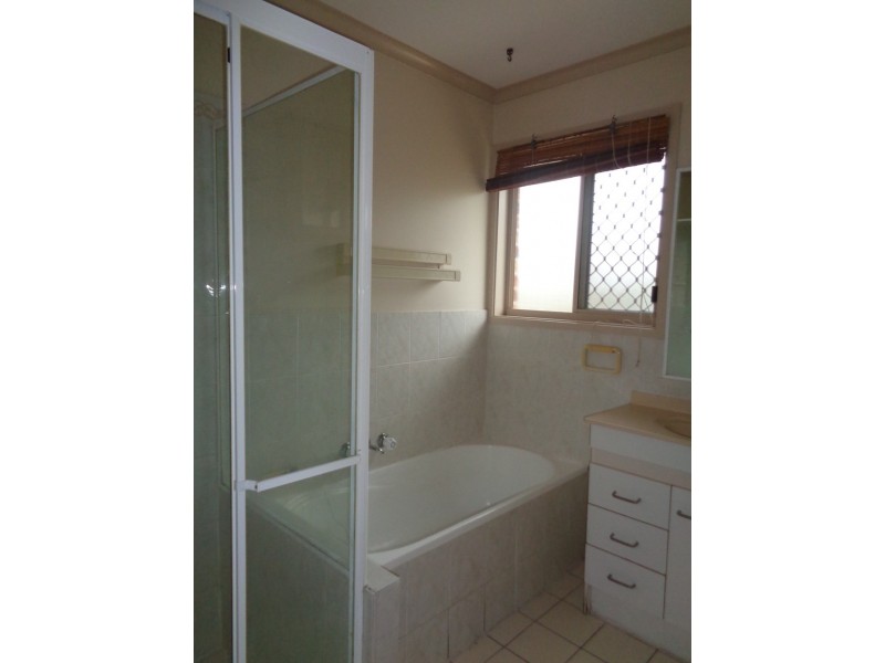 4 Foxdale Crt, Waterford West QLD 4133