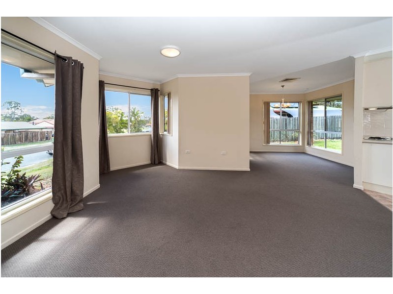 6 Holliday Drive, Edens Landing QLD 4207