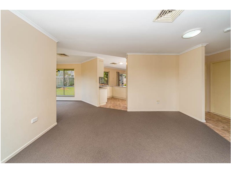 6 Holliday Drive, Edens Landing QLD 4207