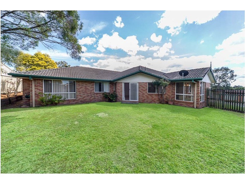 6 Holliday Drive, Edens Landing QLD 4207