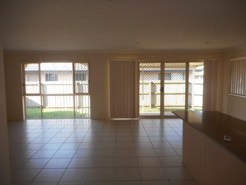 10 Zachary St, Eagleby QLD 4207