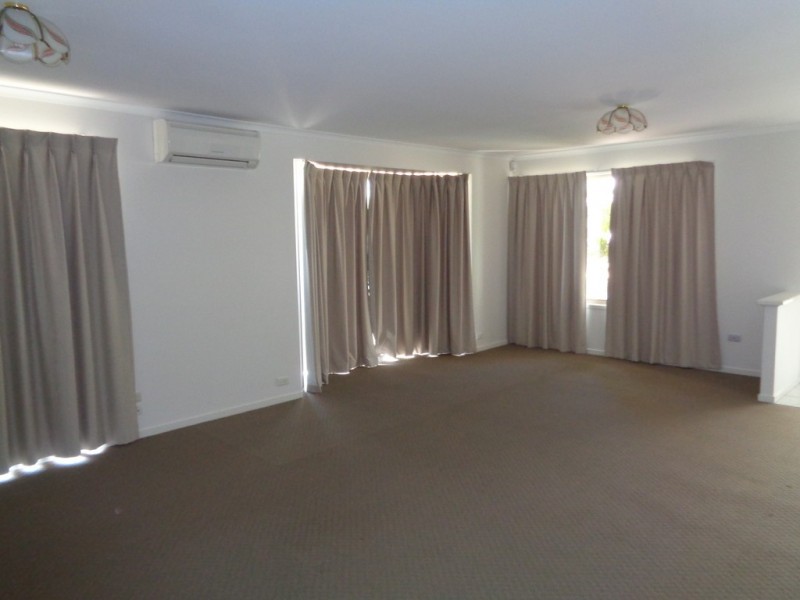 65 Mt Warren Blvd, Mount Warren Park QLD 4207