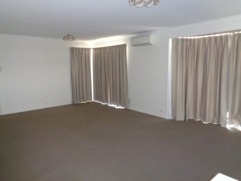 65 Mt Warren Blvd, Mount Warren Park QLD 4207