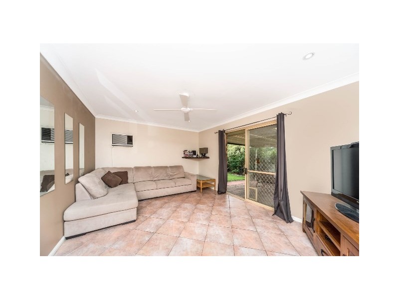 4 Wantana Crescent, Edens Landing QLD 4207