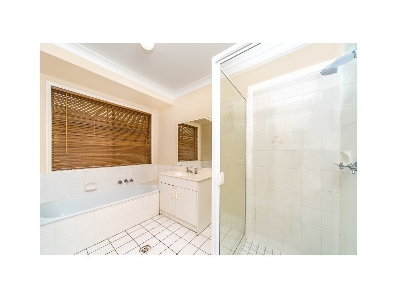 4 Wantana Crescent, Edens Landing QLD 4207