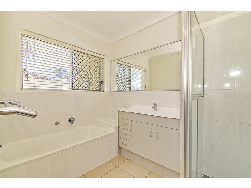 4 Mossman Parade, Waterford QLD 4133