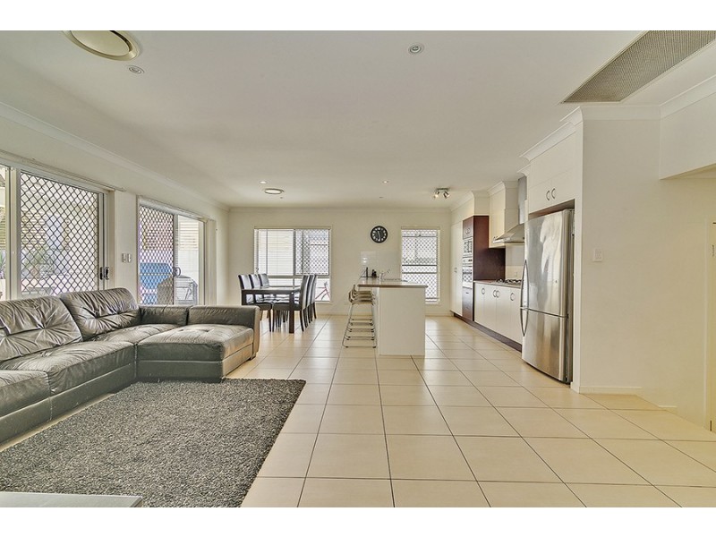 4 Mossman Parade, Waterford QLD 4133
