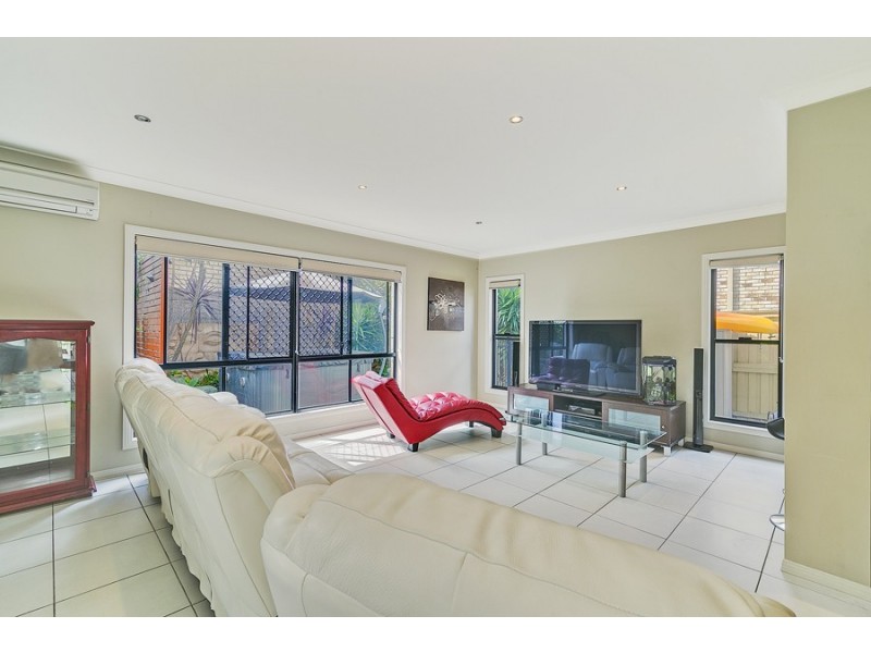 39 Riverside Tce, Windaroo QLD 4207