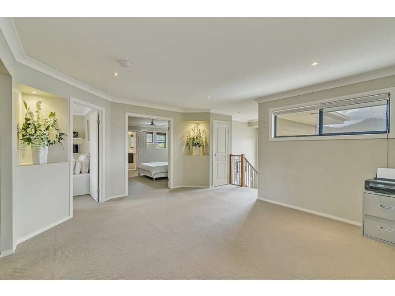 39 Riverside Tce, Windaroo QLD 4207