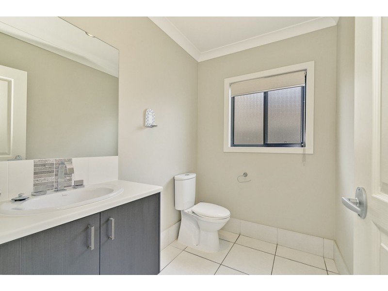 39 Riverside Tce, Windaroo QLD 4207