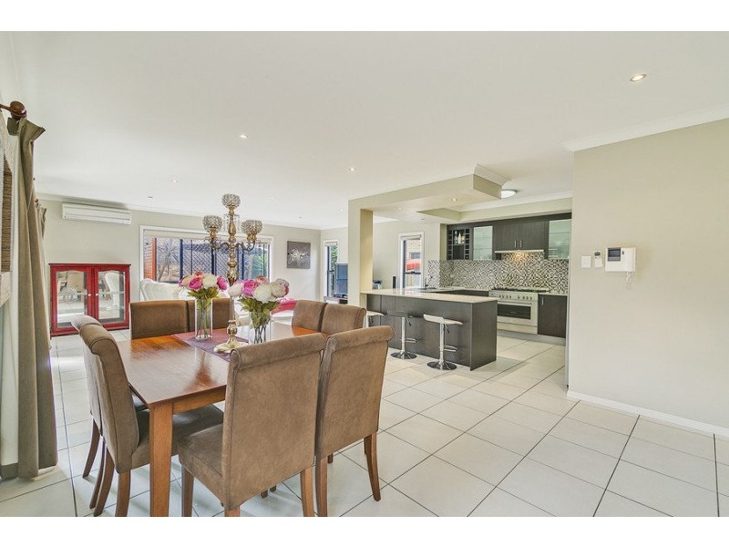 39 Riverside Tce, Windaroo QLD 4207