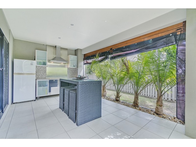 39 Riverside Tce, Windaroo QLD 4207