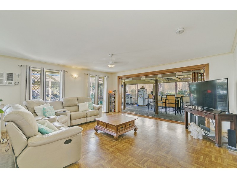 16 Wantana Cres, Edens Landing QLD 4207