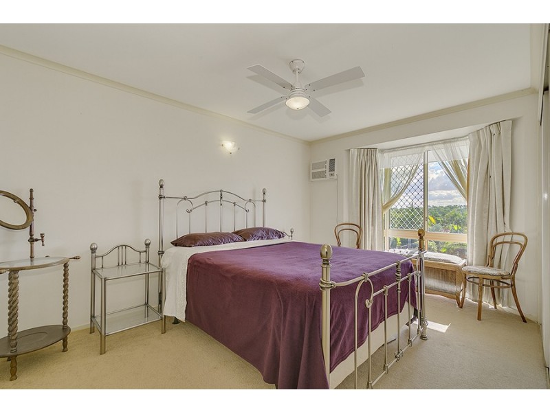 16 Wantana Cres, Edens Landing QLD 4207