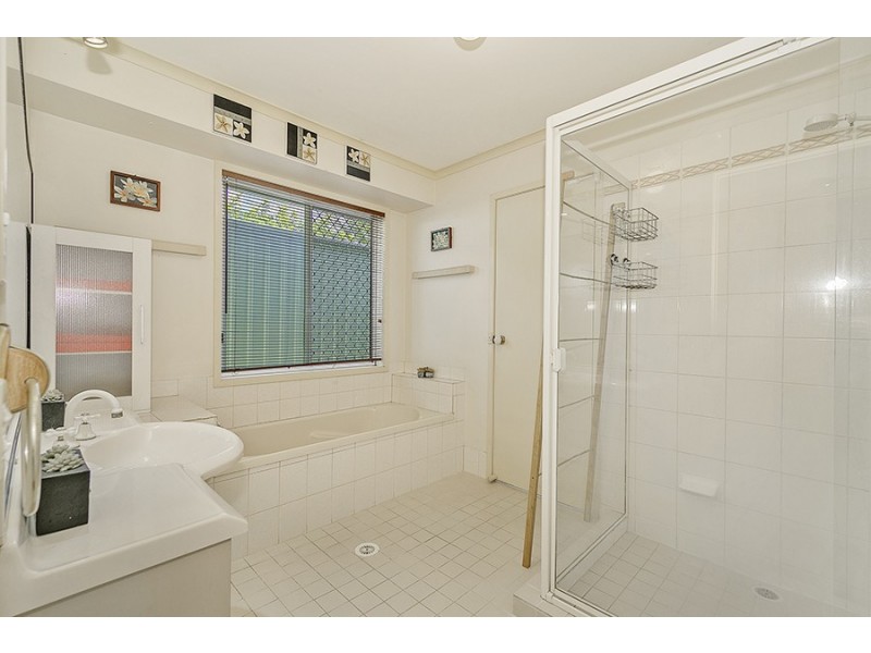 16 Wantana Cres, Edens Landing QLD 4207
