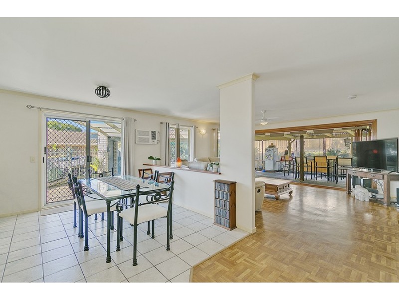 16 Wantana Cres, Edens Landing QLD 4207