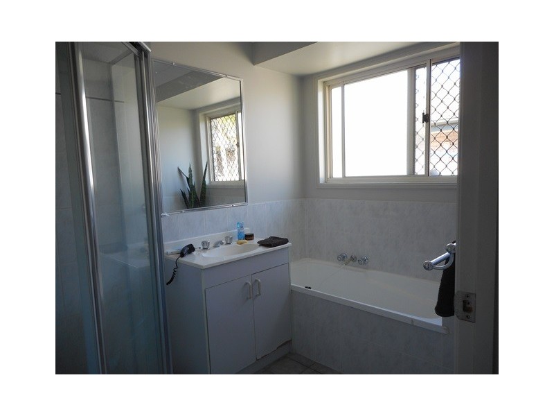 16 Holly Cres, Windaroo QLD 4207