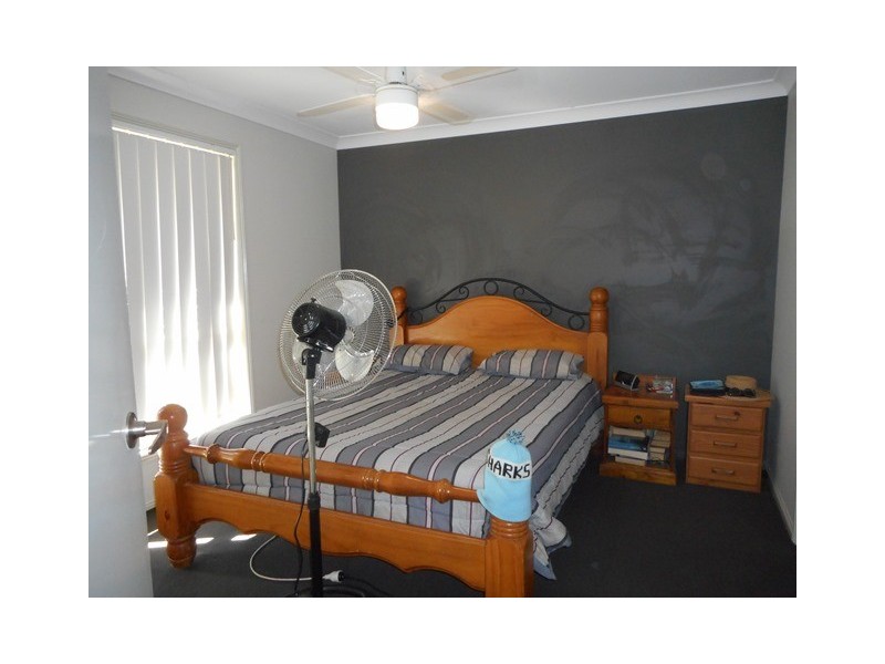 16 Holly Cres, Windaroo QLD 4207