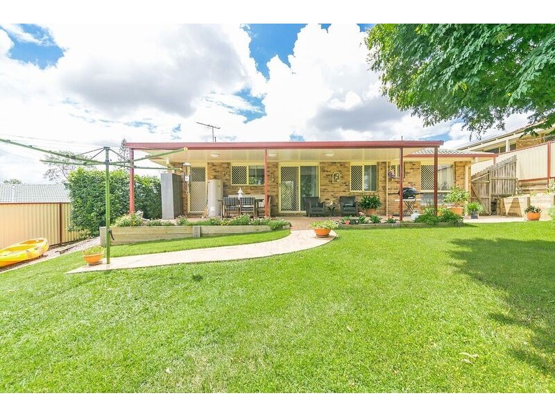 14 Copperfield Drive, Eagleby QLD 4207