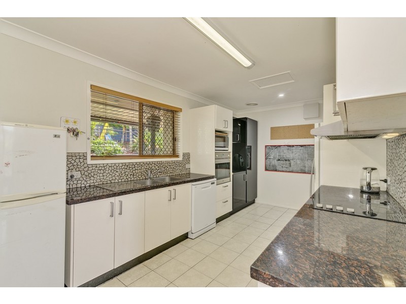 7 Clayton drive, Edens Landing QLD 4207